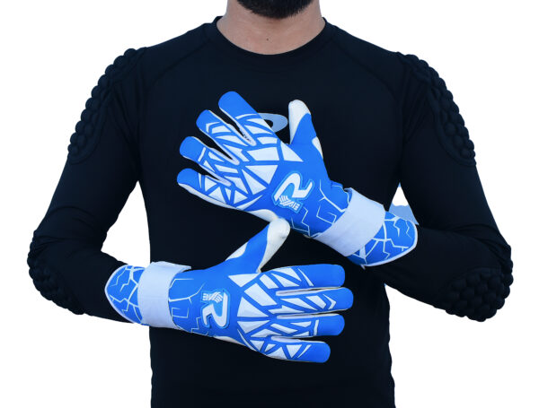 negative-cut-german-contact-latex-goalkeeper-gloves-breathaprene-vortex-icepulse-on-person Raqim Vortex Icepulse goalkeeper gloves with BIoHybrid Negative cut